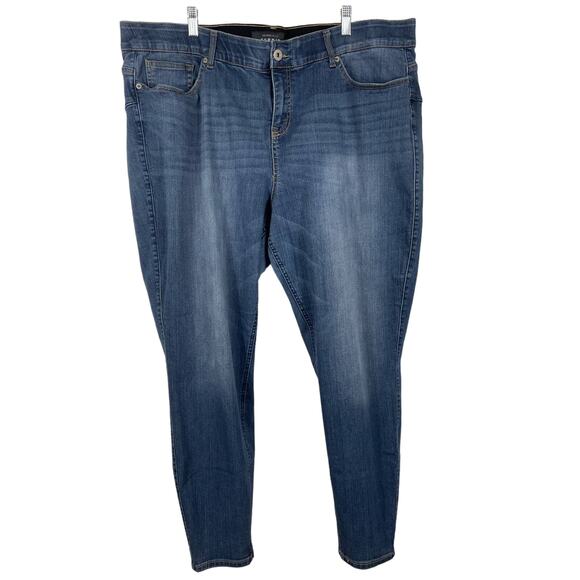 Torrid Slightly Distressed Whiskering Bombshell Skinny Jeans Women's 28T - Picture 1 of 5